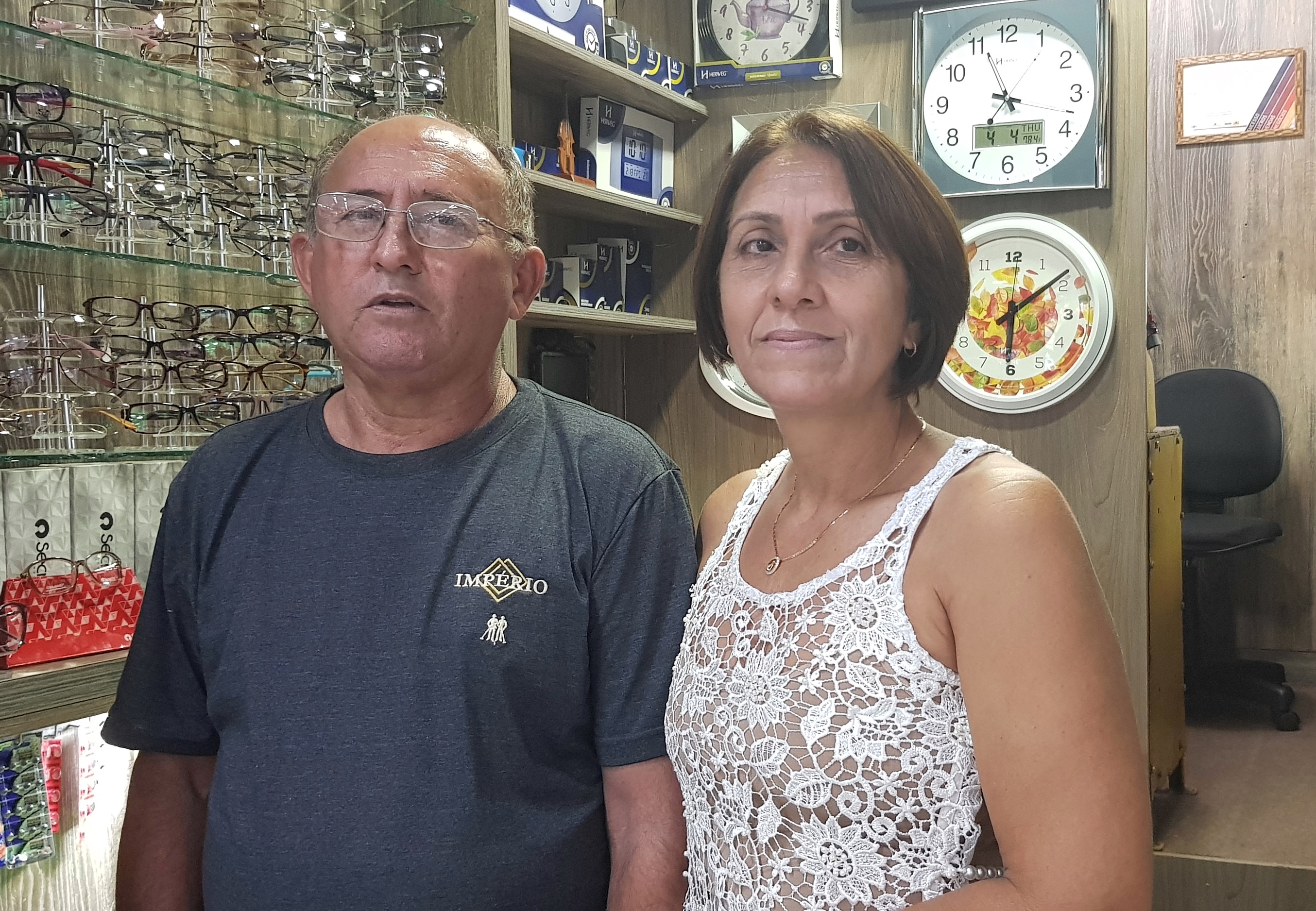 Relojoeiro acerta o tempo de Cuiabá há quarenta anos
