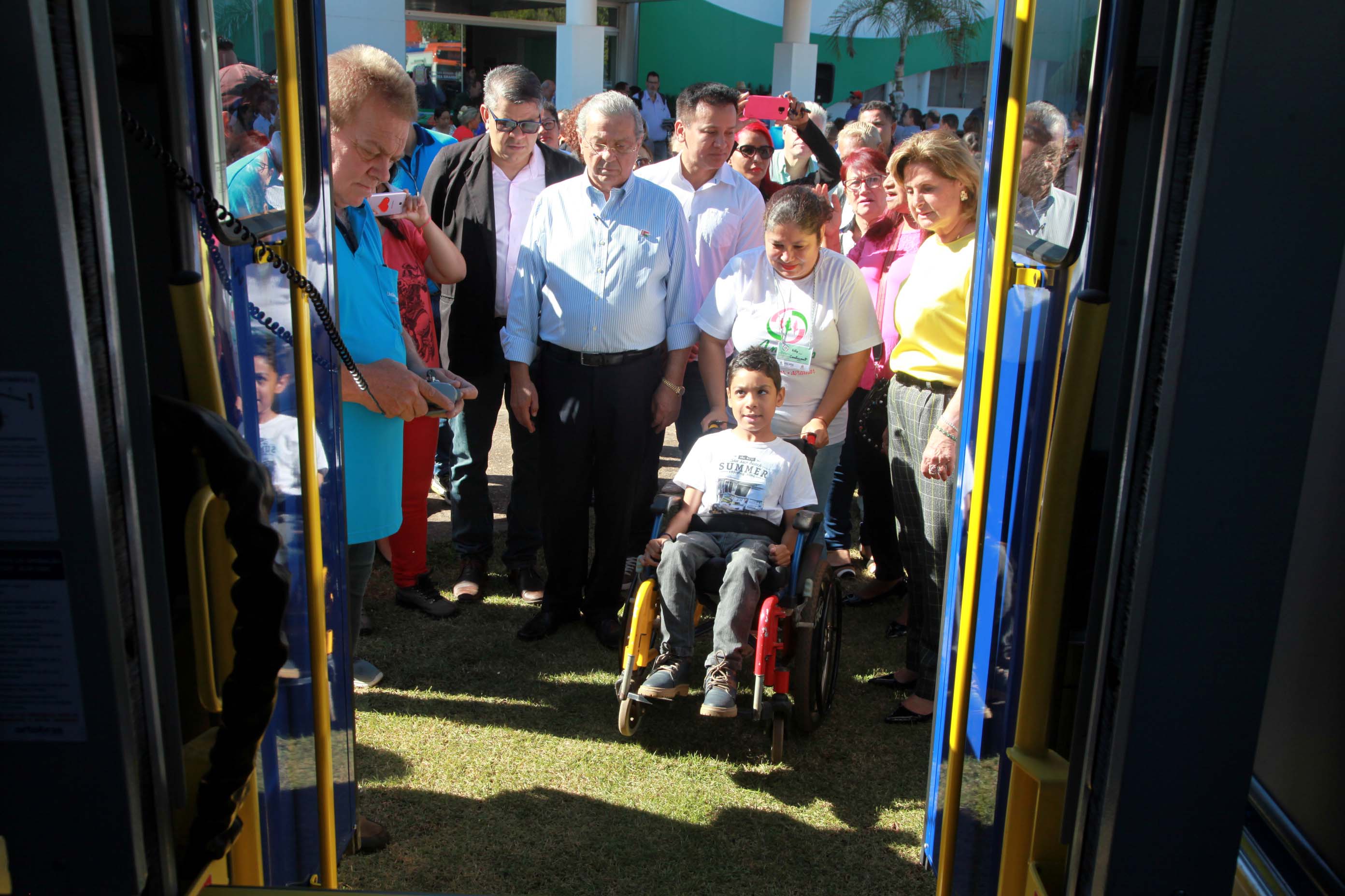 Várzea Grande entrega 20 novos ônibus com ar condicionado, WI-FI e monitoramento