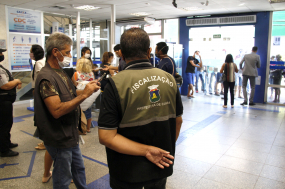 Fiscalização notifica agências bancárias por aglomeração de pessoas