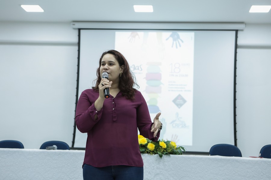 Diálogo sem julgamento moral é a melhor forma de acolhimento, diz especialista