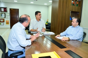 Prefeito anuncia regularização das unidades municipais de ensino