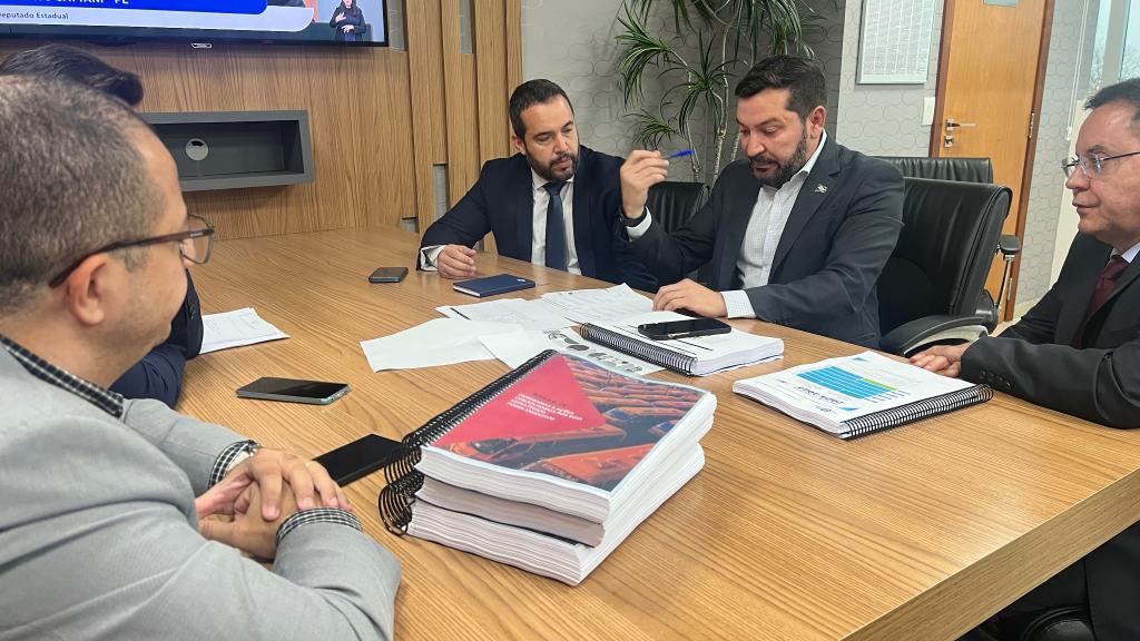 Planejamento: Governo entrega Plano Plurianual de R$ 153 bi à AL