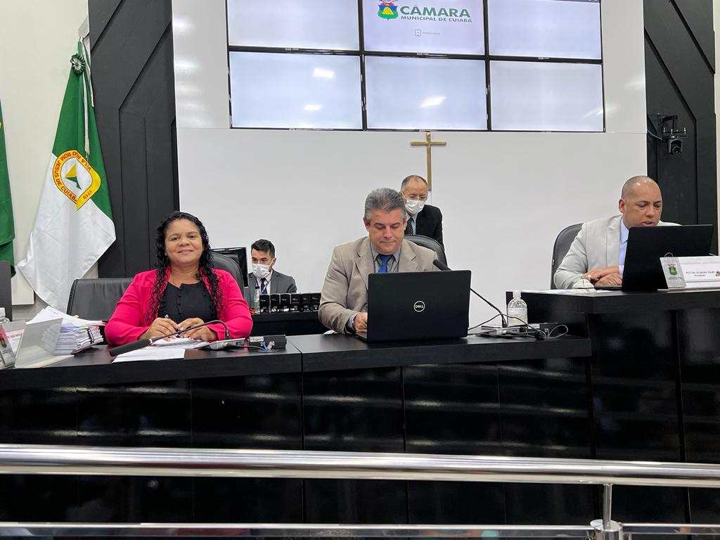 Vilma Barros é empossada vereadora durante licença de Kássio Coelho