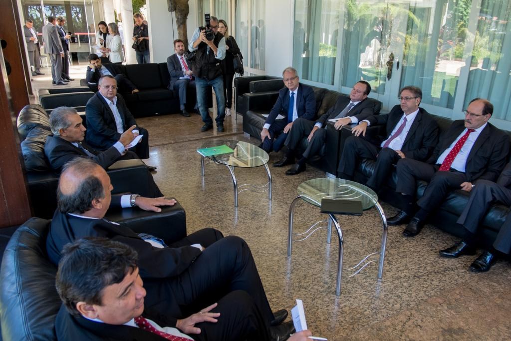 Governadores querem mais dinheiro e cobram novo projeto de repatriação 