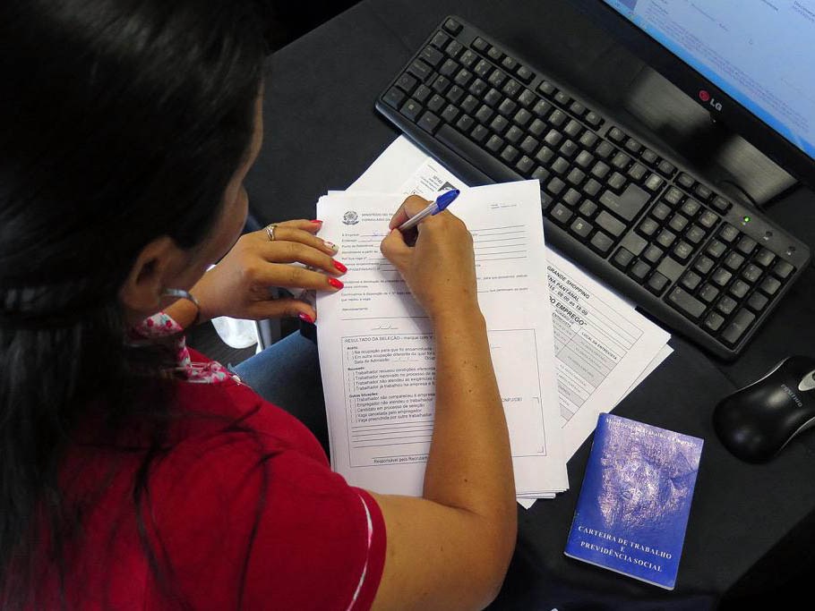 Mais de 1,6 mil famílias recebem cartão Pró-família em Cuiabá e VG