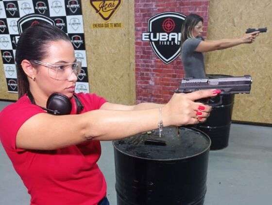 Curso de instrução de tiro e manuseio de armas é ofertado às mulheres