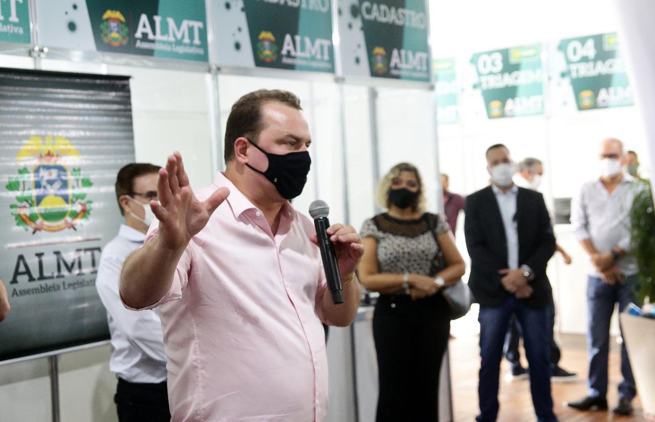 Imunização é o mais importante, alerta Russi sobre corujão da vacina