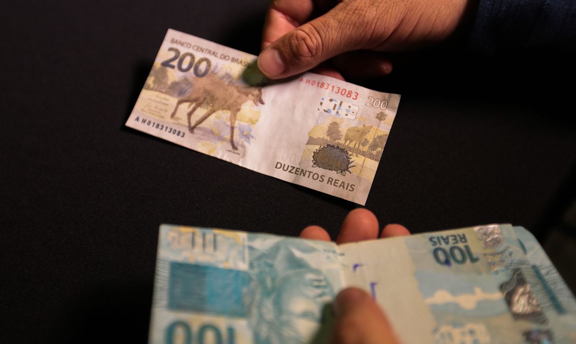 Caixa paga hoje auxílio emergencial a nascidos em julho