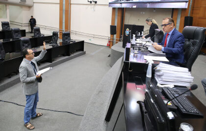 Deputado entrega a Lula denúncia sobre proibição da pesca em MT