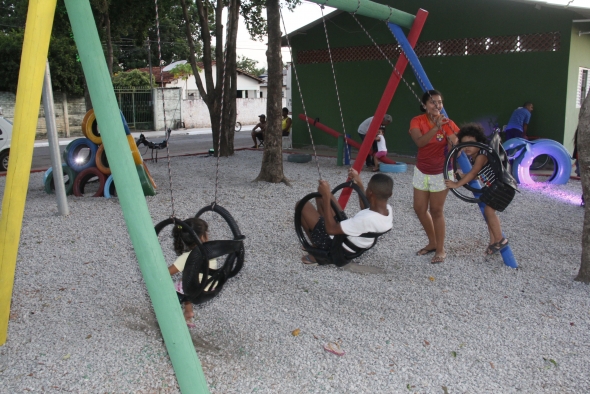 Prefeitura entrega revitalização de área de lazer do bairro Chácara dos Pinheiros 