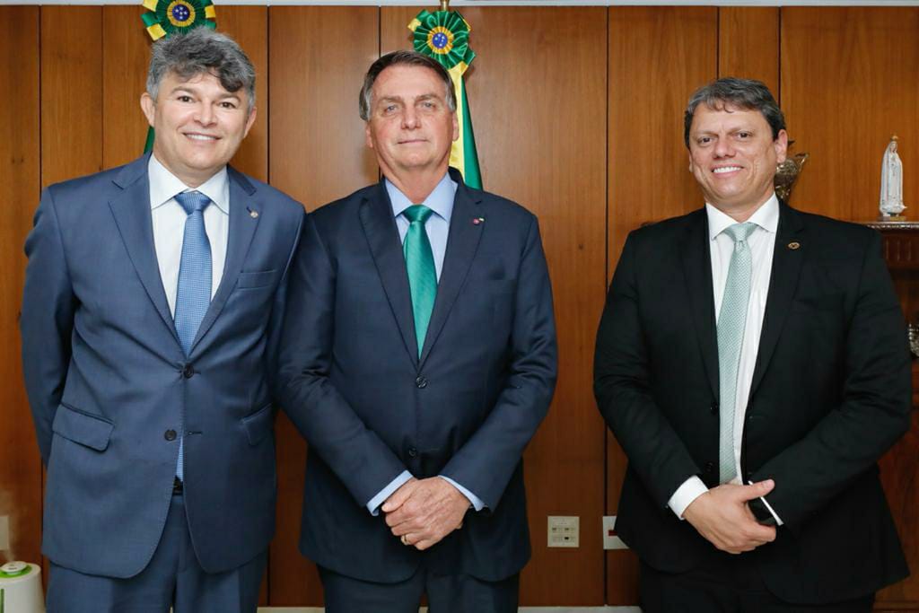 Eu sou muito simpático ao deputado Medeiros, diz Bolsonaro sobre 2022
