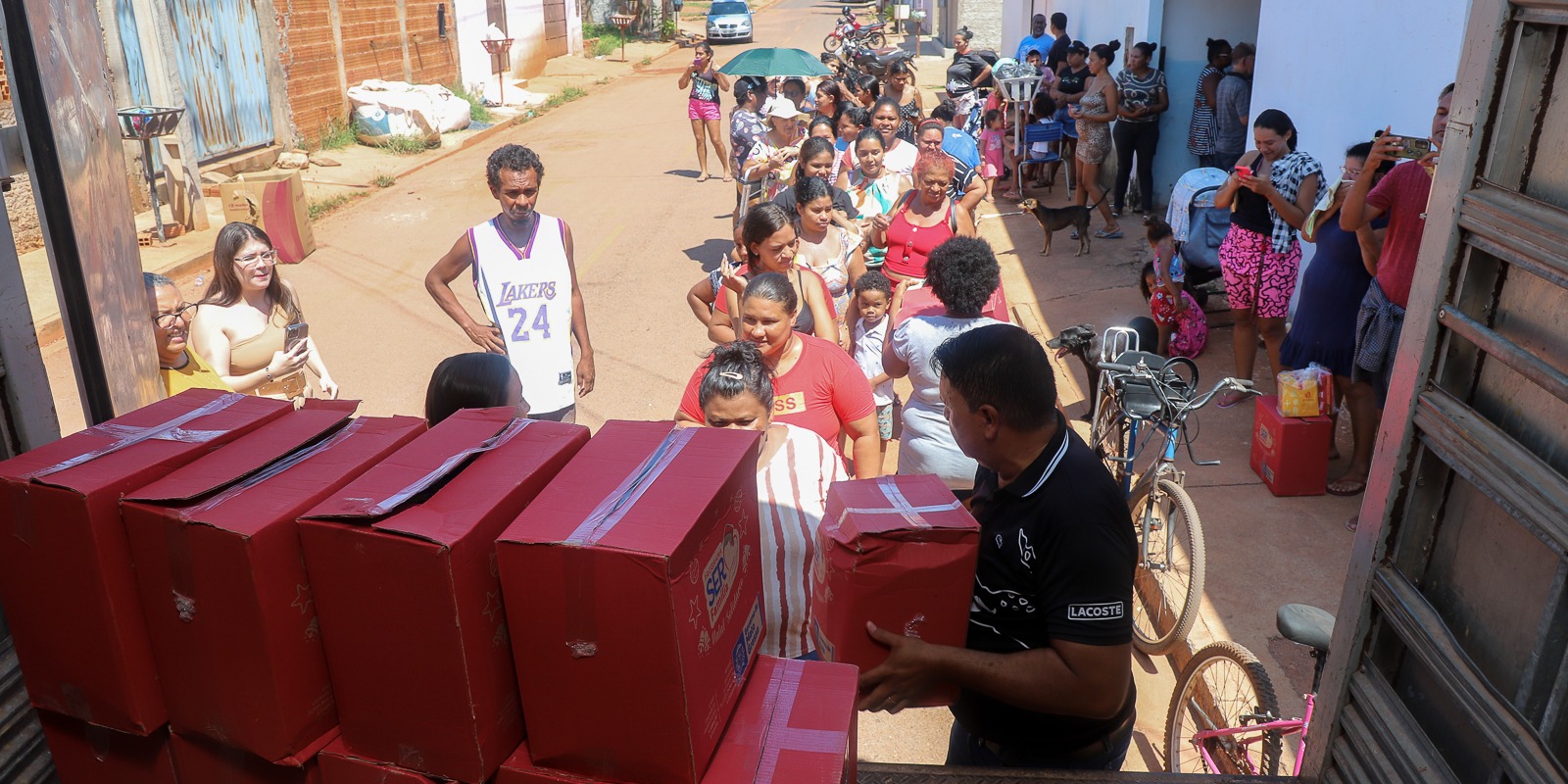 Várzea Grande confirma apoio para 3 mil famílias com cestas básicas de Natal 