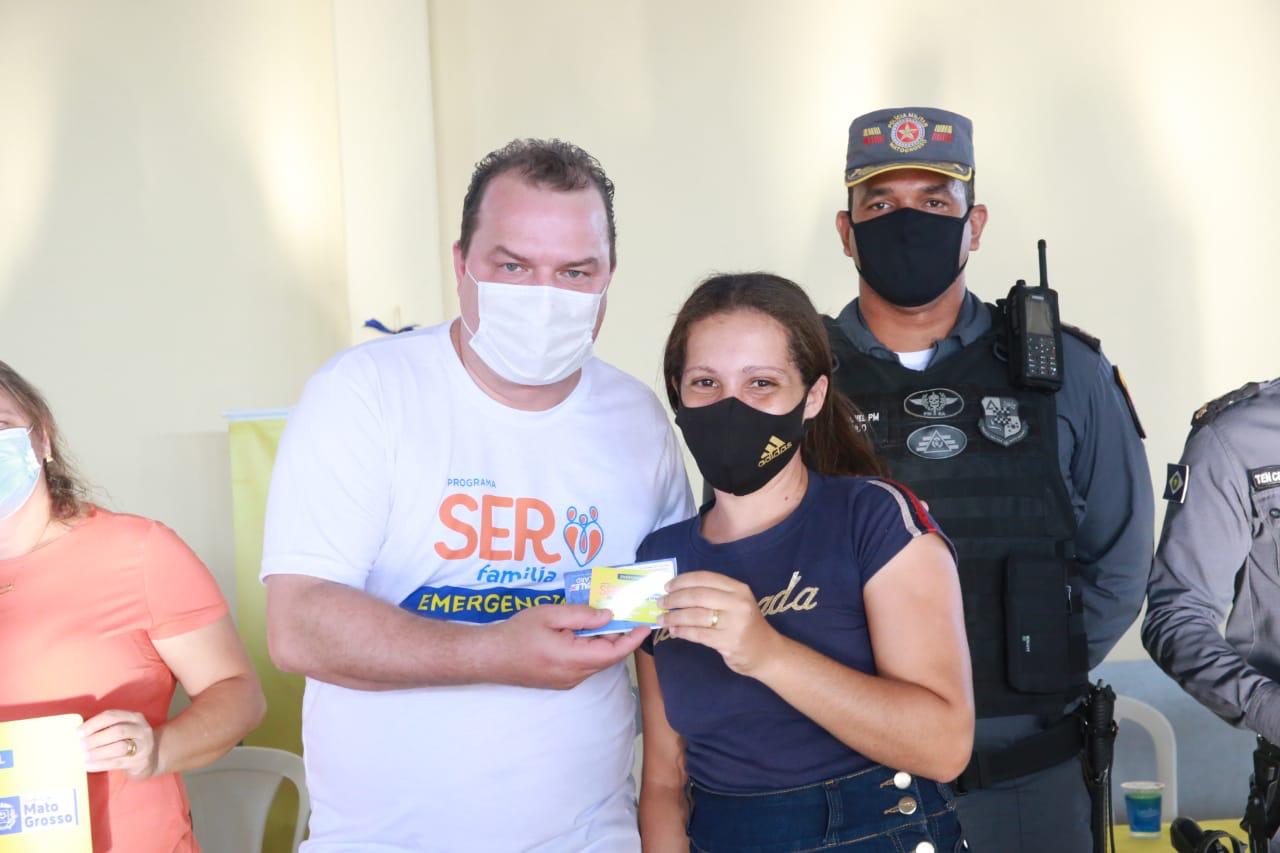 Russi e Virgínia entregam 1,9 mil cartões de auxílio emergencial no Vale do São Lourenço
