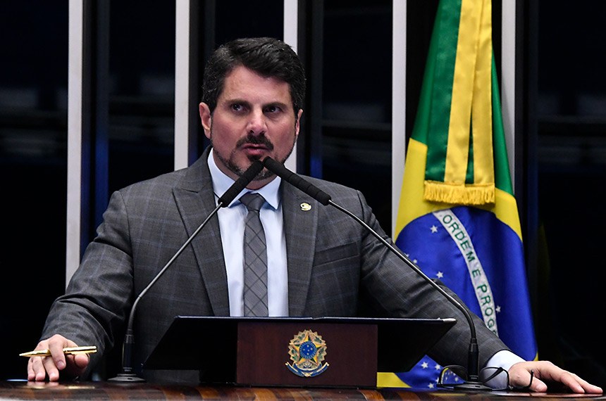 Moraes determina investigação contra senador Marcos do Val