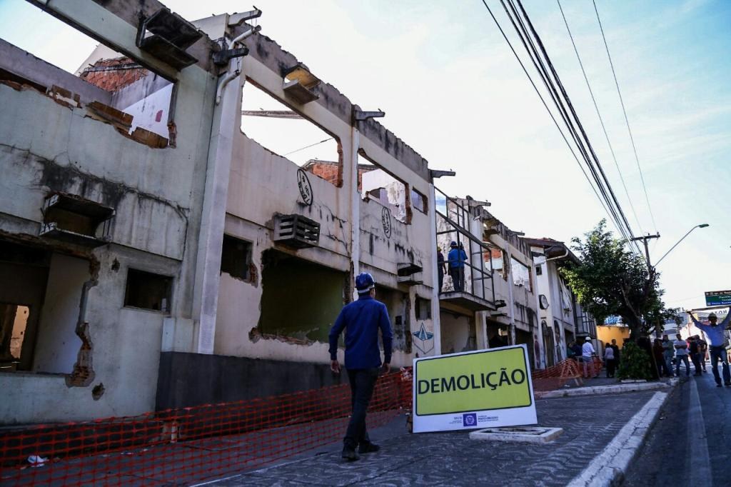 Com aval da Justiça, Governo inicia demolição de imóveis na Ilha da Banana 