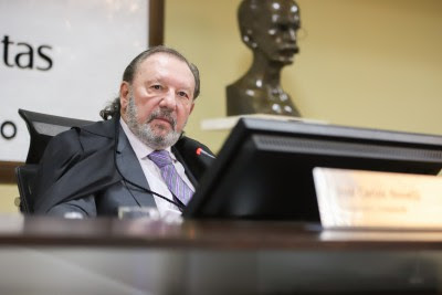 TCE diz que vereador licenciado deve receber salário do Legislativo
