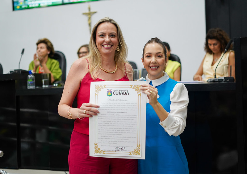 EMPRESÁRIA É HOMENAGEADA