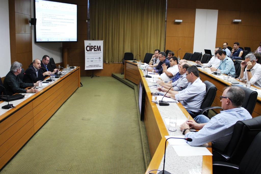Em reunião, diretoria do Cipem reage à política fiscal e financeira do Estado 