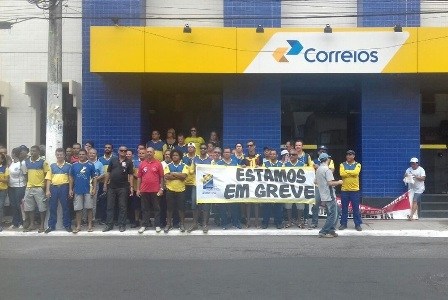 Funcionários dos Correios entram em greve por tempo indeterminado