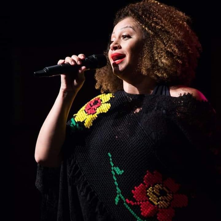 Vem aí a Live de Hamilka Rizo, uma voz feminina no lambadão de Mato Grosso