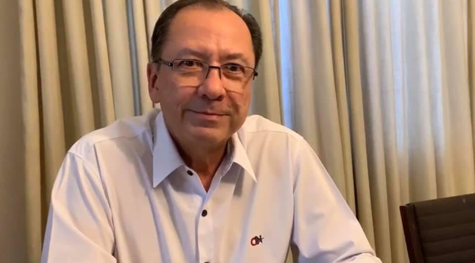 PROFESSOR SALVADOR LANÇA LIVRO