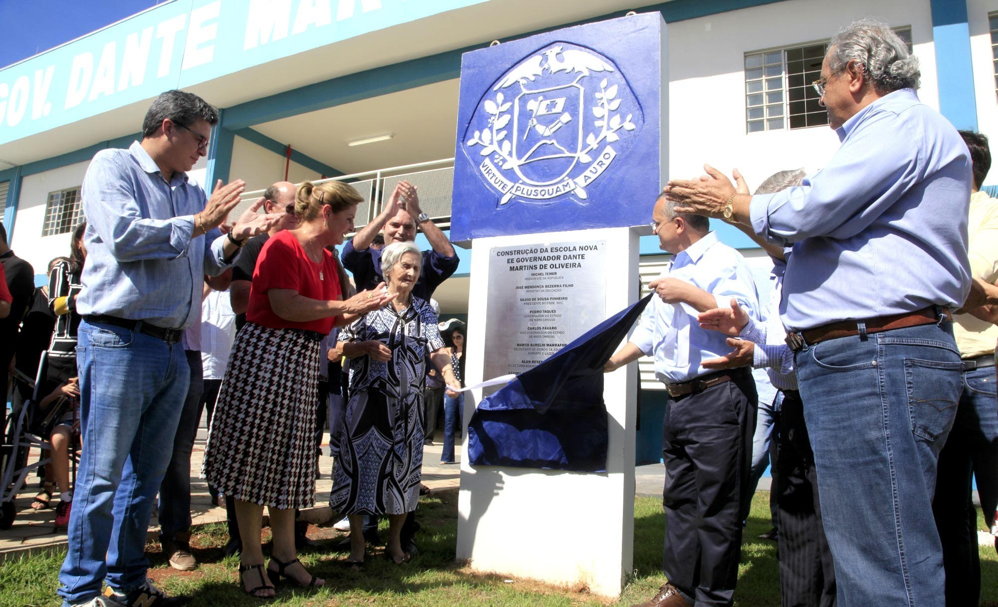 Prefeita inaugura obras na Educação e anuncia asfalto em Limpo Grande