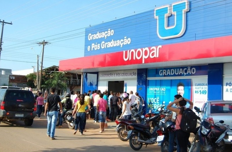 Unopar é condenada a pagar R$ 10 mil após cancelar matrícula de aluno