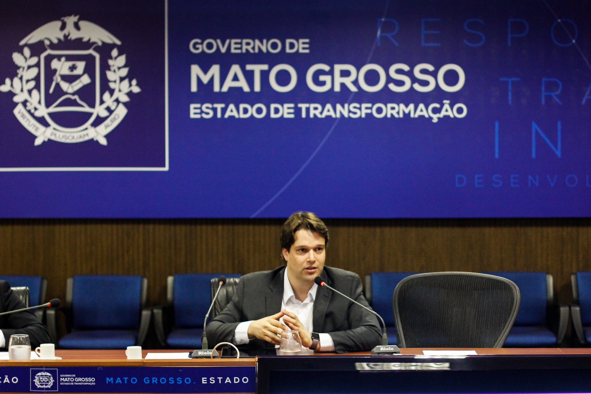 Estado prorroga horário de expediente reduzido para diminuir despesas