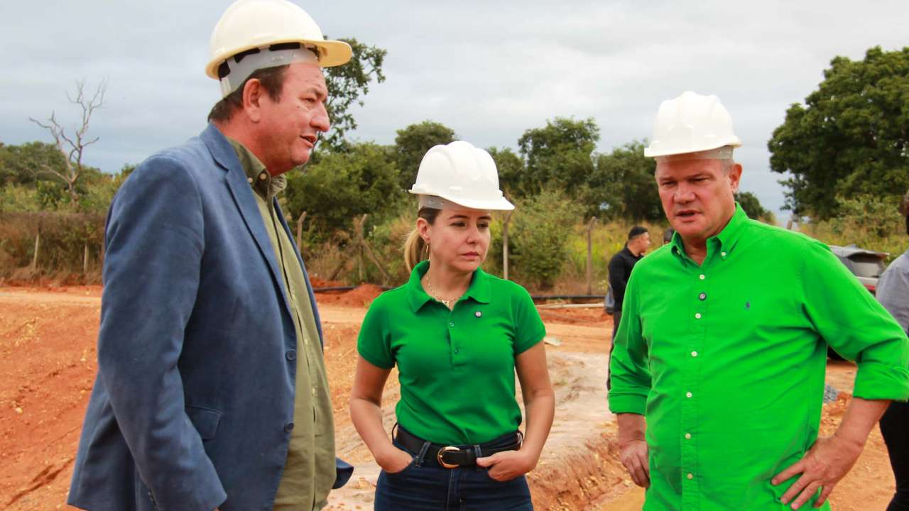 Prefeita e senador debatem obras da Estação de Tratamento de Esgoto 