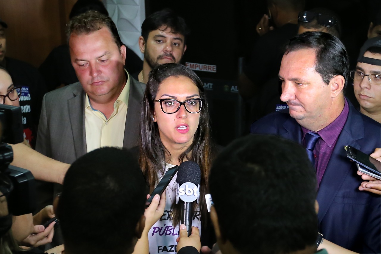 Governo mantém projetos e sessão pode ser realizada fora do Legislativo 
