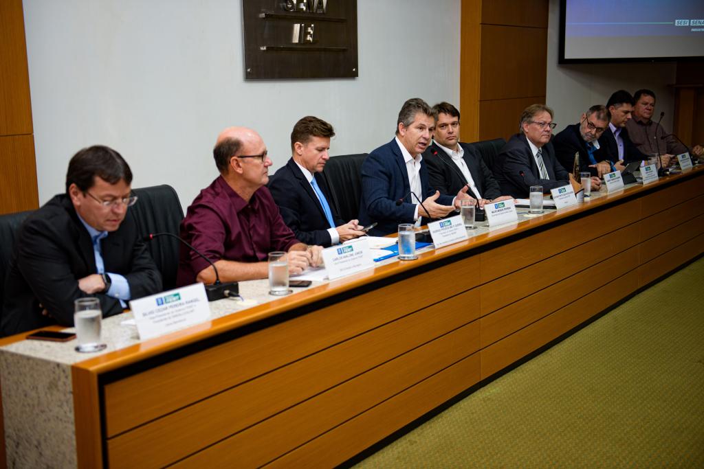 Governador expõe crise a empresários e alerta: todos terão que dar sua parcela de contribuição
