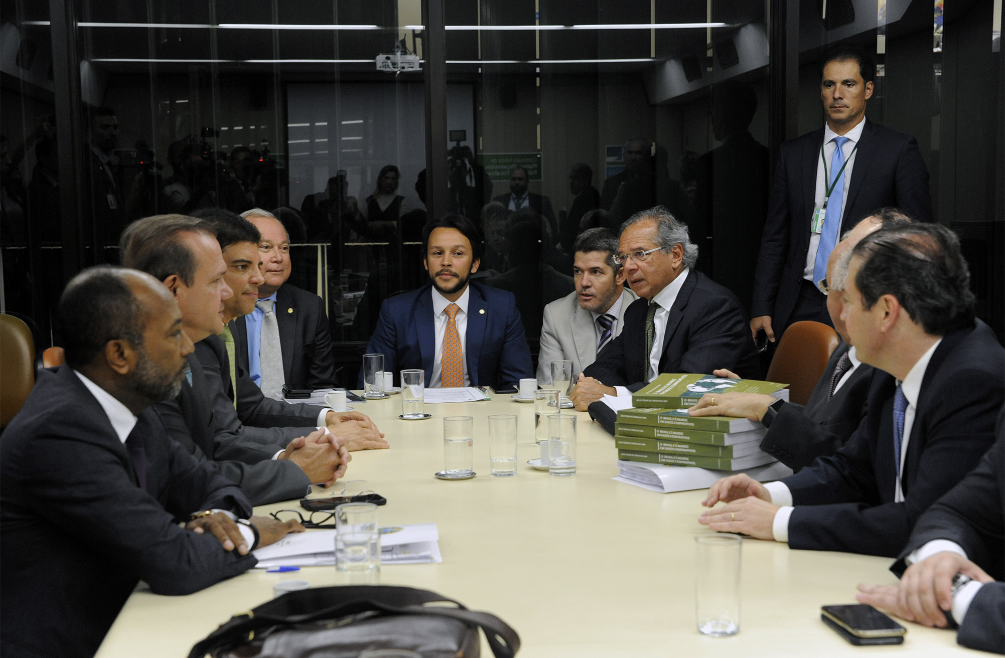 Em reunião com senador, Paulo Guedes promete avaliar mudanças na Lei Kandir