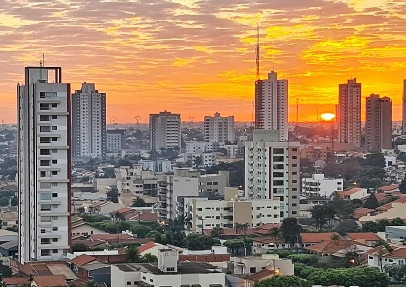 Rondonópolis impõe toque de recolher após voltar a ter risco alto de contaminação