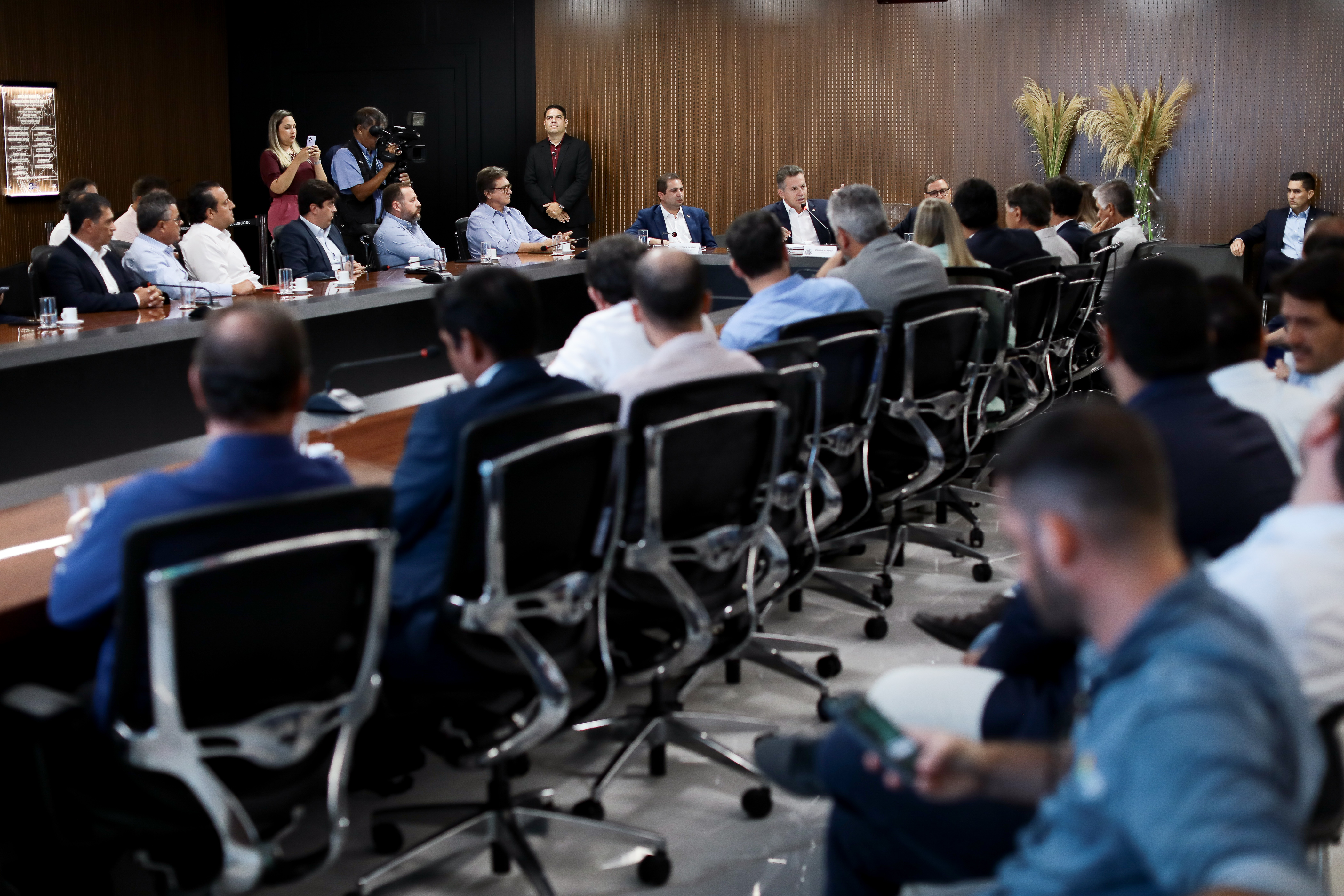 Mauro Mendes promete viabilizar 40 mil casas populares em MT