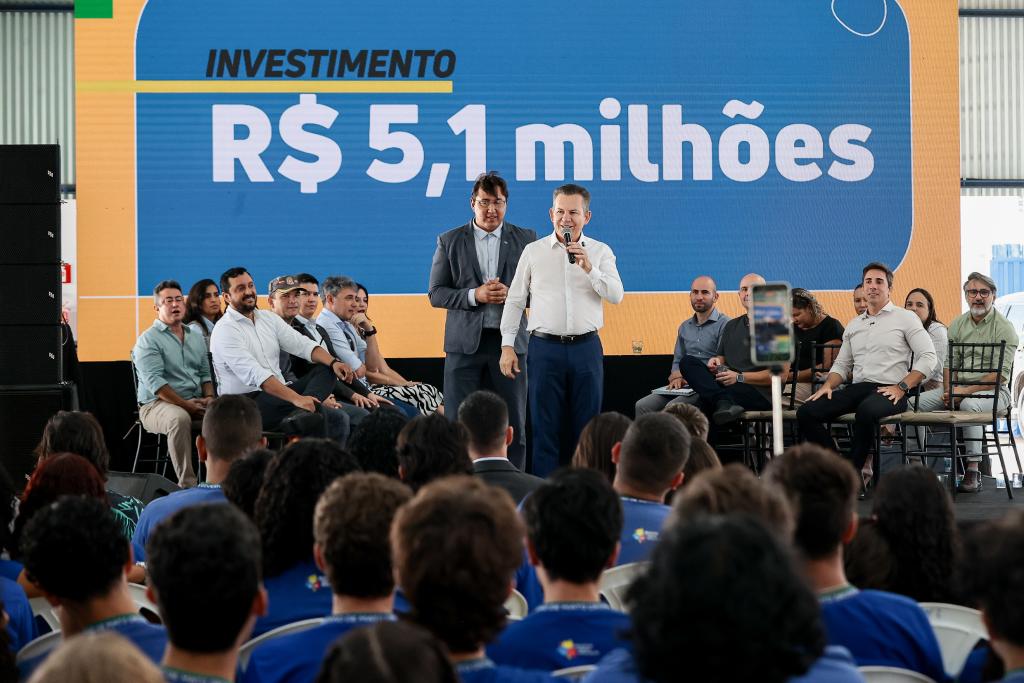Governador anuncia licitação e destaca ação em 100% das escolas 