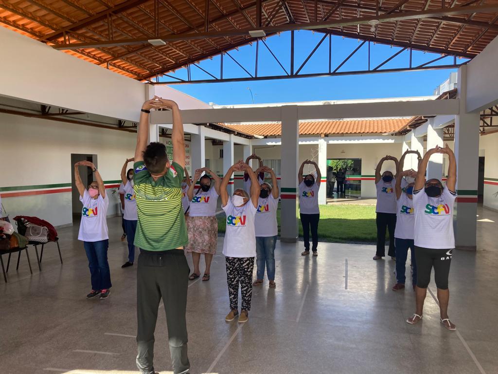 Professores promovem atividades com idosos do Centro de Convivência