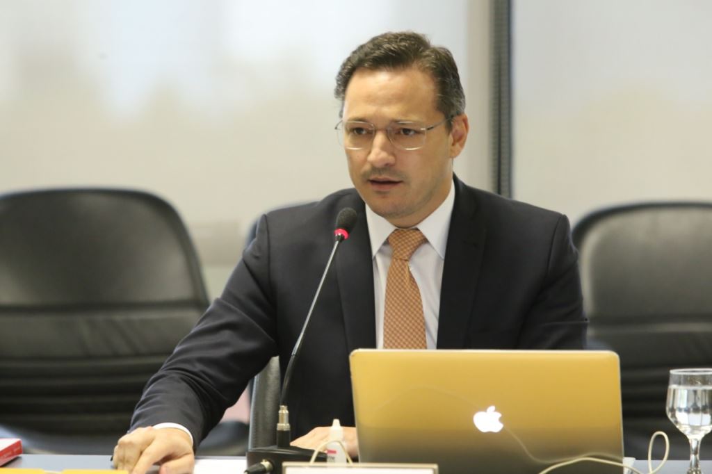 Entre avanços e riscos: os limites do uso da IA no Judiciário