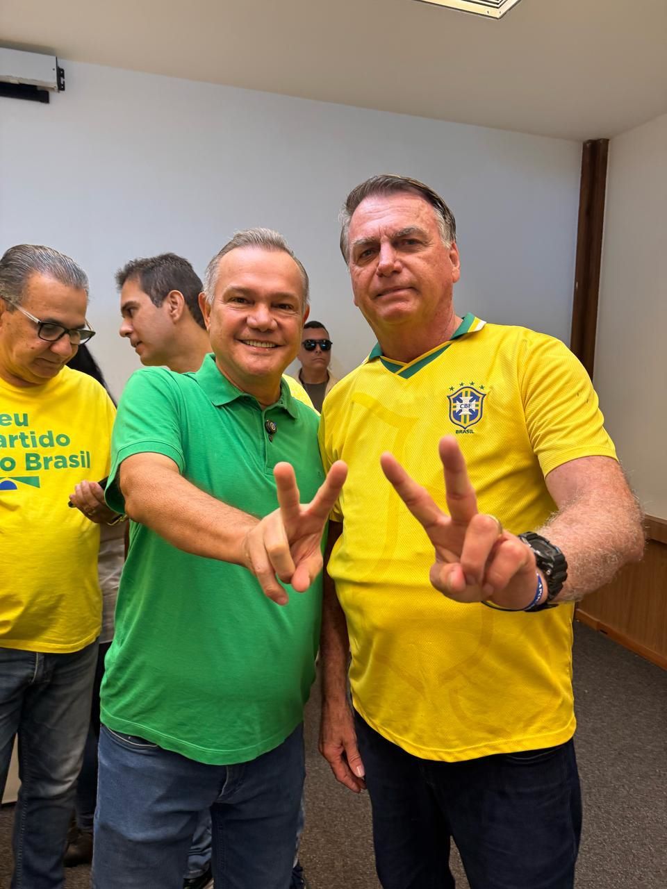 Anistia: Wellington e Bolsonaro destacam ato nas redes sociais 