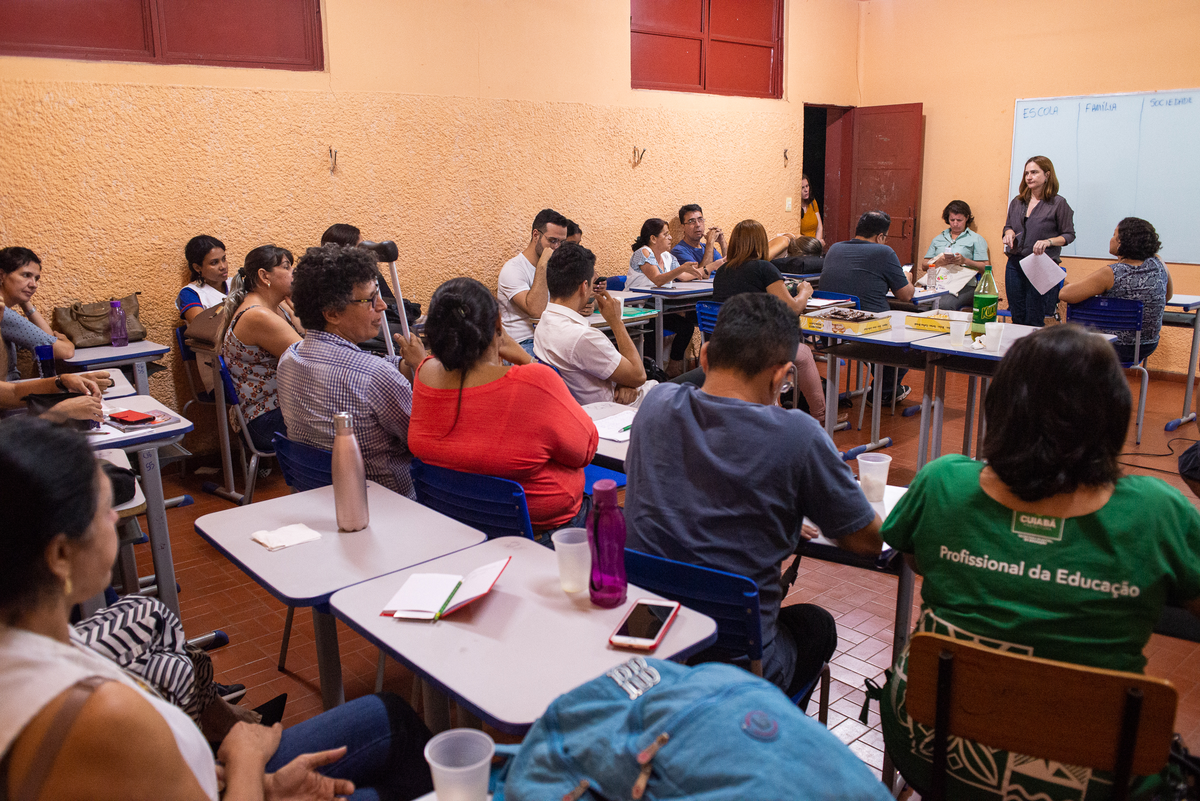 Indisciplina dentro da sala de aula é tema de palestra para professores da escola pública