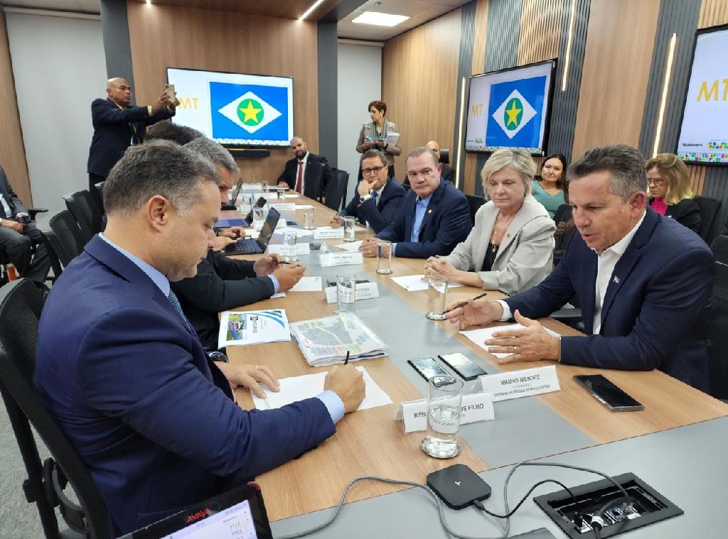 Obras estruturantes: Mauro Mendes articula liberação da Ferrogrão 