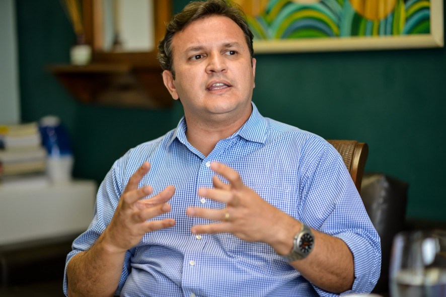 'O Brasil só vai ser decente quando tiver Educação', defende Fabrício Carvalho