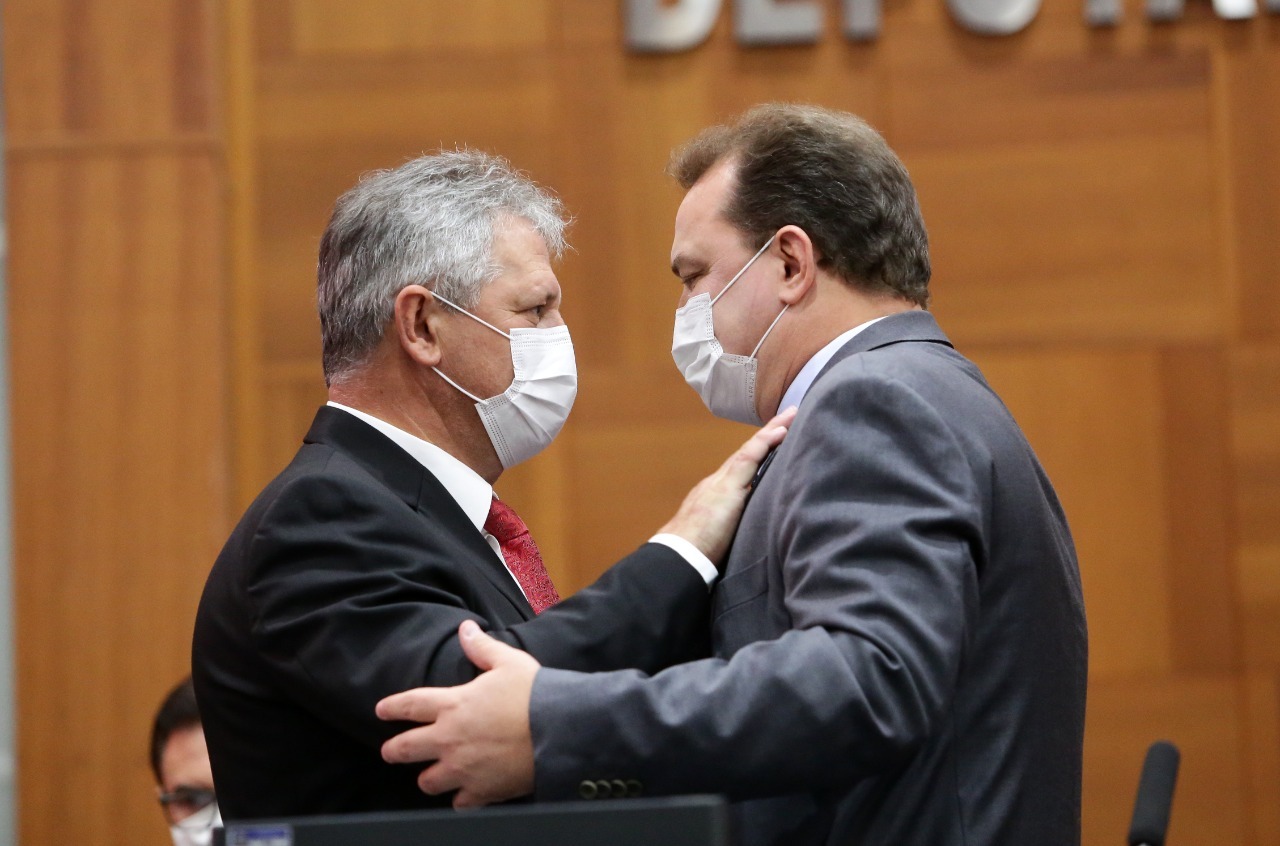 Presidente da AL integra comitiva internacional; Dilmar assume Poder