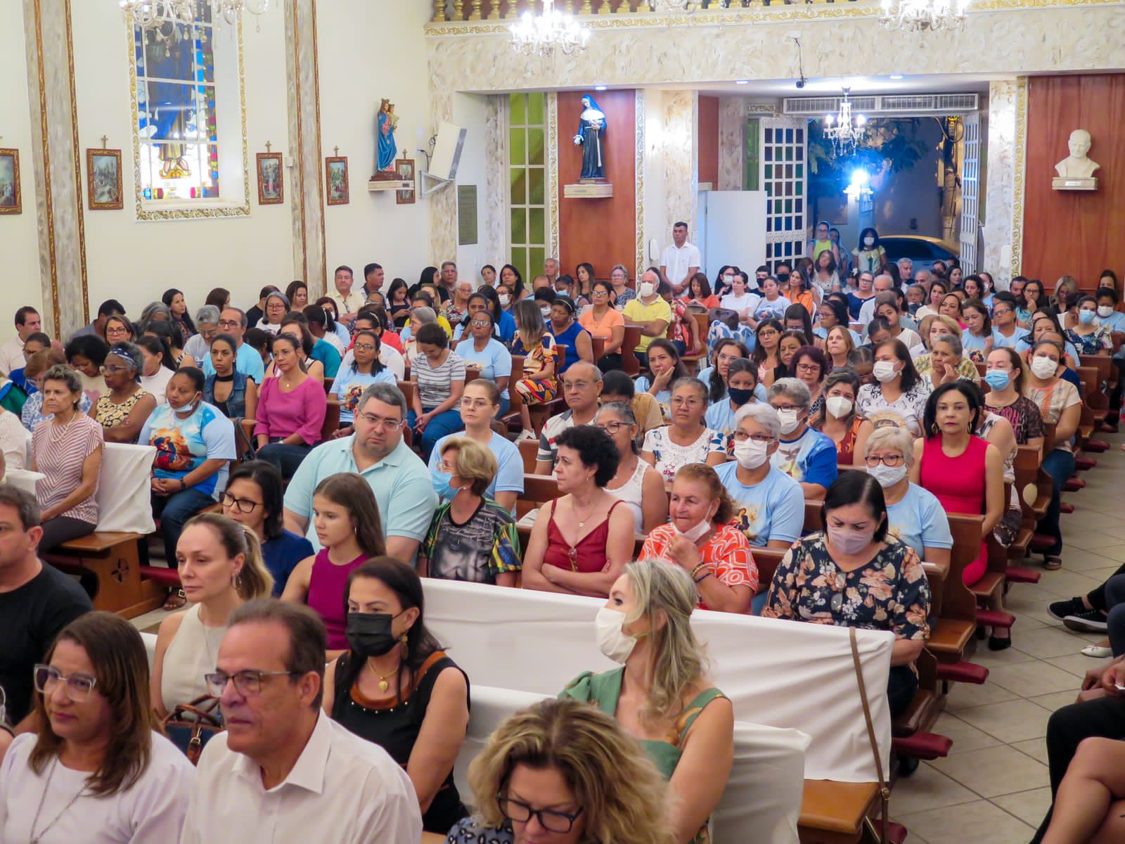 Mais de 400 pessoas celebram missa em ação de graça pela vida de Virginia Mendes