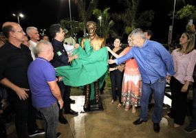 Emanuel entrega Orla do Porto II, homenageia Dante de Oliveira e Jejé de Oyá 