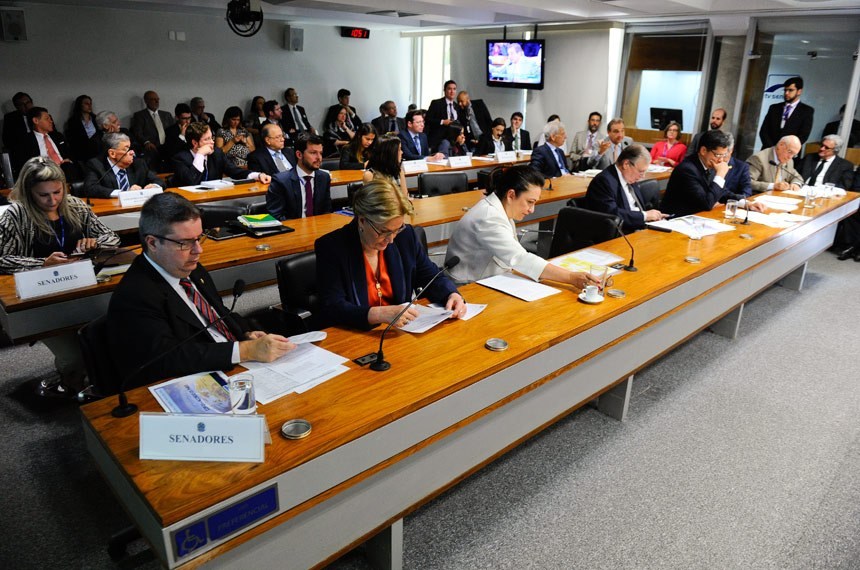 Projeto altera critério sobre representação de partidos nas comissões