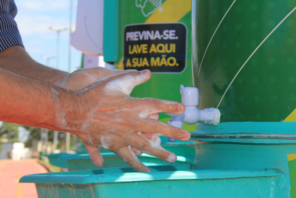 Prefeitura distribui lavatórios populares para higienização da população