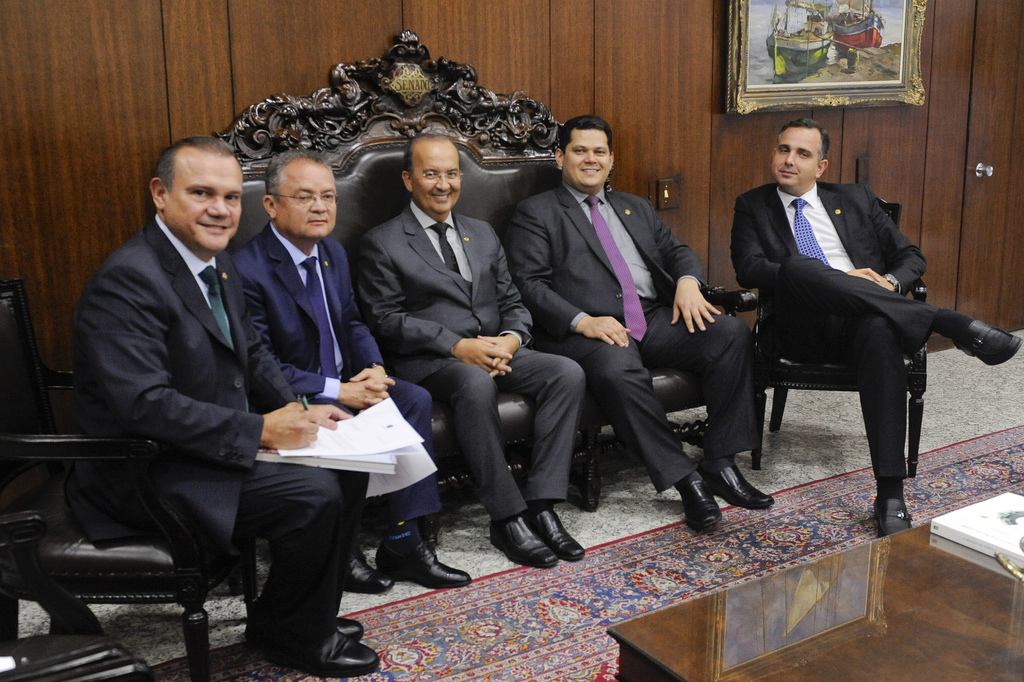 Com apoio de Davi Alcolumbre, Wellington assume liderança de bloco no Senado