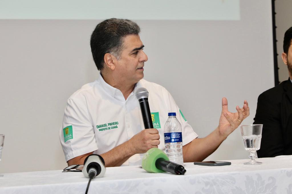 Emanuel Pinheiro diz que vai acionar MP e TCE para anular obras do BRT