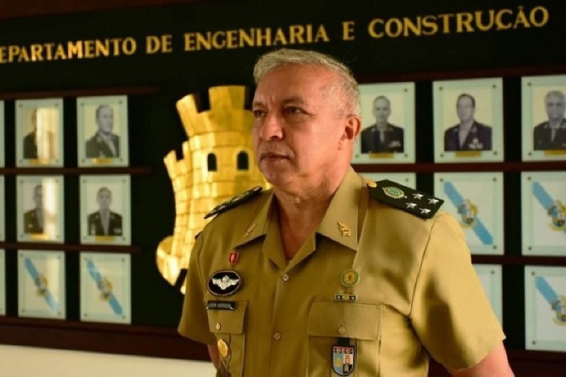 Lula exonera comandante do Exército após reunião com Forças Armadas