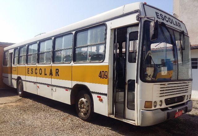 Ex-prefeito tem bens bloqueados por esquema em compra de ônibus escolar